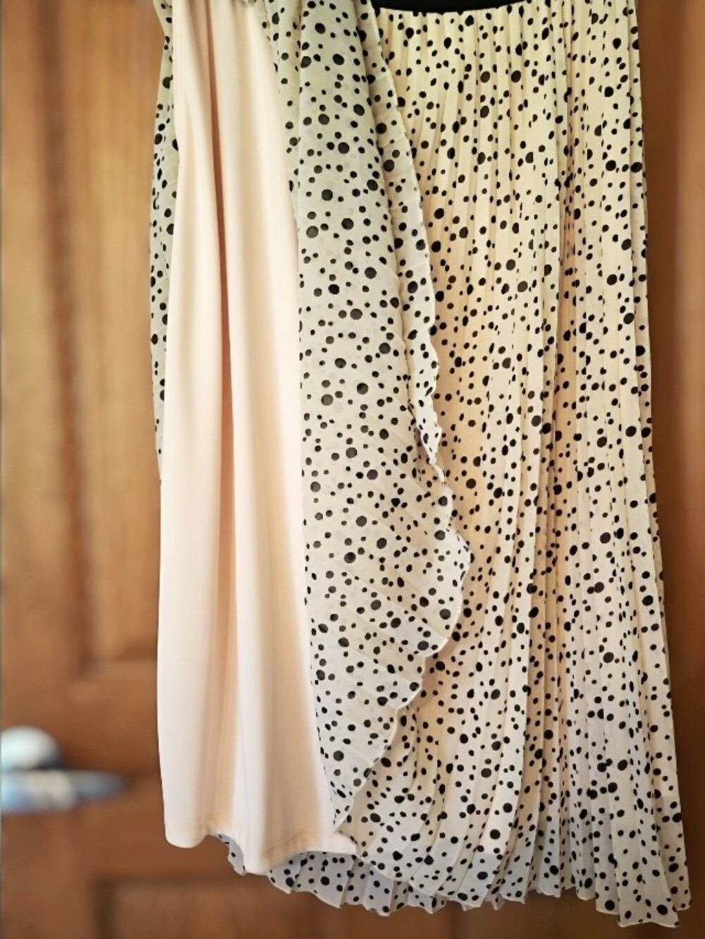 ❌️MARKDOWN!!! WD•NY Light Beige/Cream Black-Spotted Pleated MIDI Skirt (LARGE) - Picture 3 of 4
